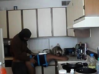 heißen schwarzen Mädchen in der Küche gefickt