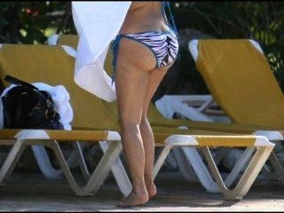 Kim Kardashian - Big Butt - Runden Hintern - Sexy Bikini - Bendover