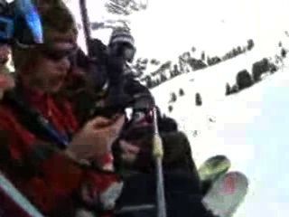 pissen auf einem Skilift (französisch)