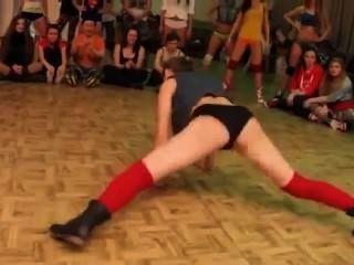 2014 weißes Mädchen twerking Wettbewerb