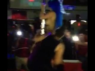 Stripper bekommen ihre Muschi von Frauen springen auf der Bühne aß